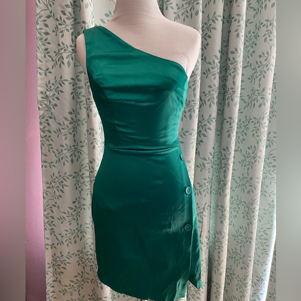 Lulu's One-Shoulder Emerald Satin Dress